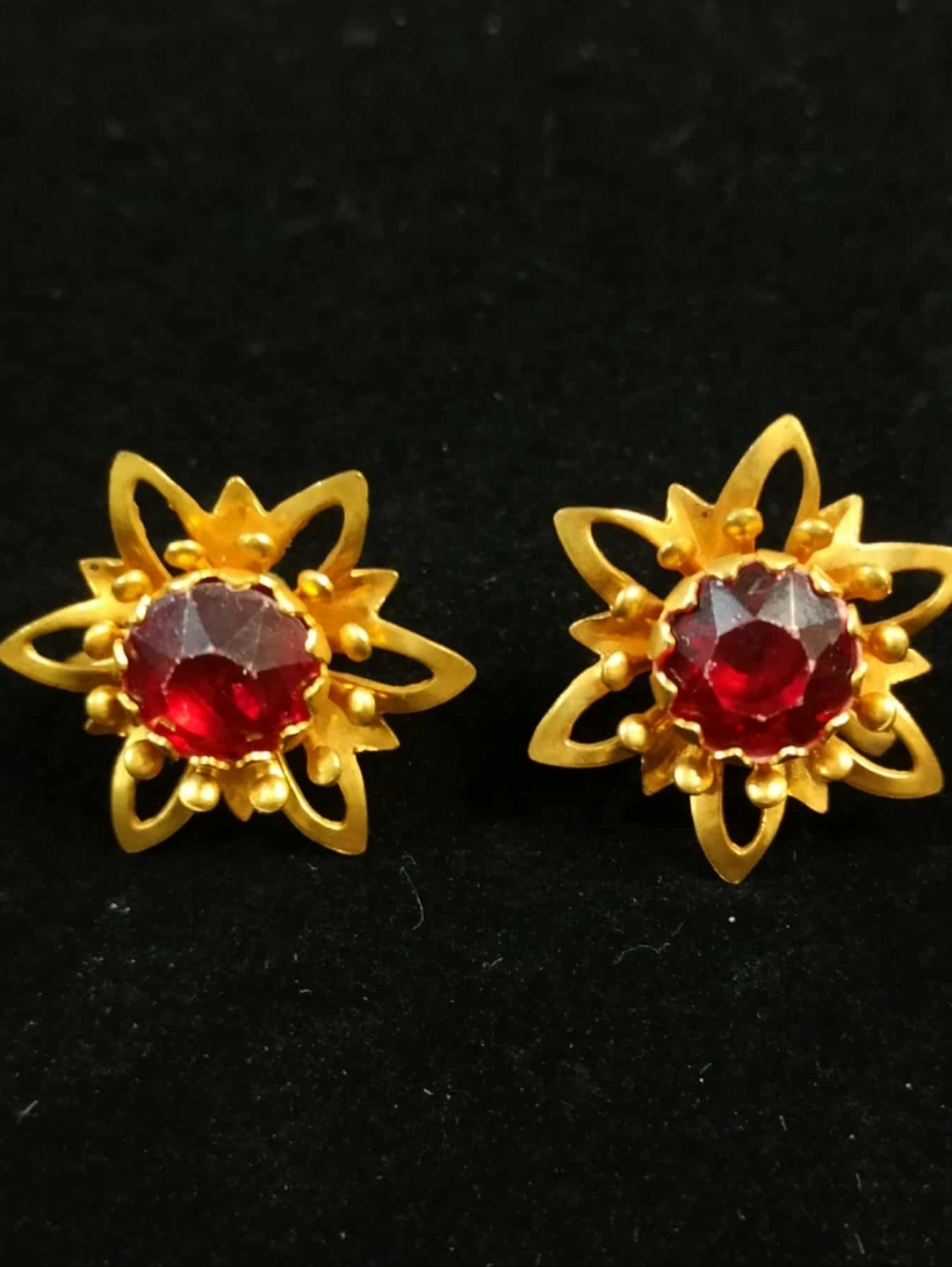 Vintage Mid Century Gold Tone Red Glass Starburst Screw Back Earrings 1950s